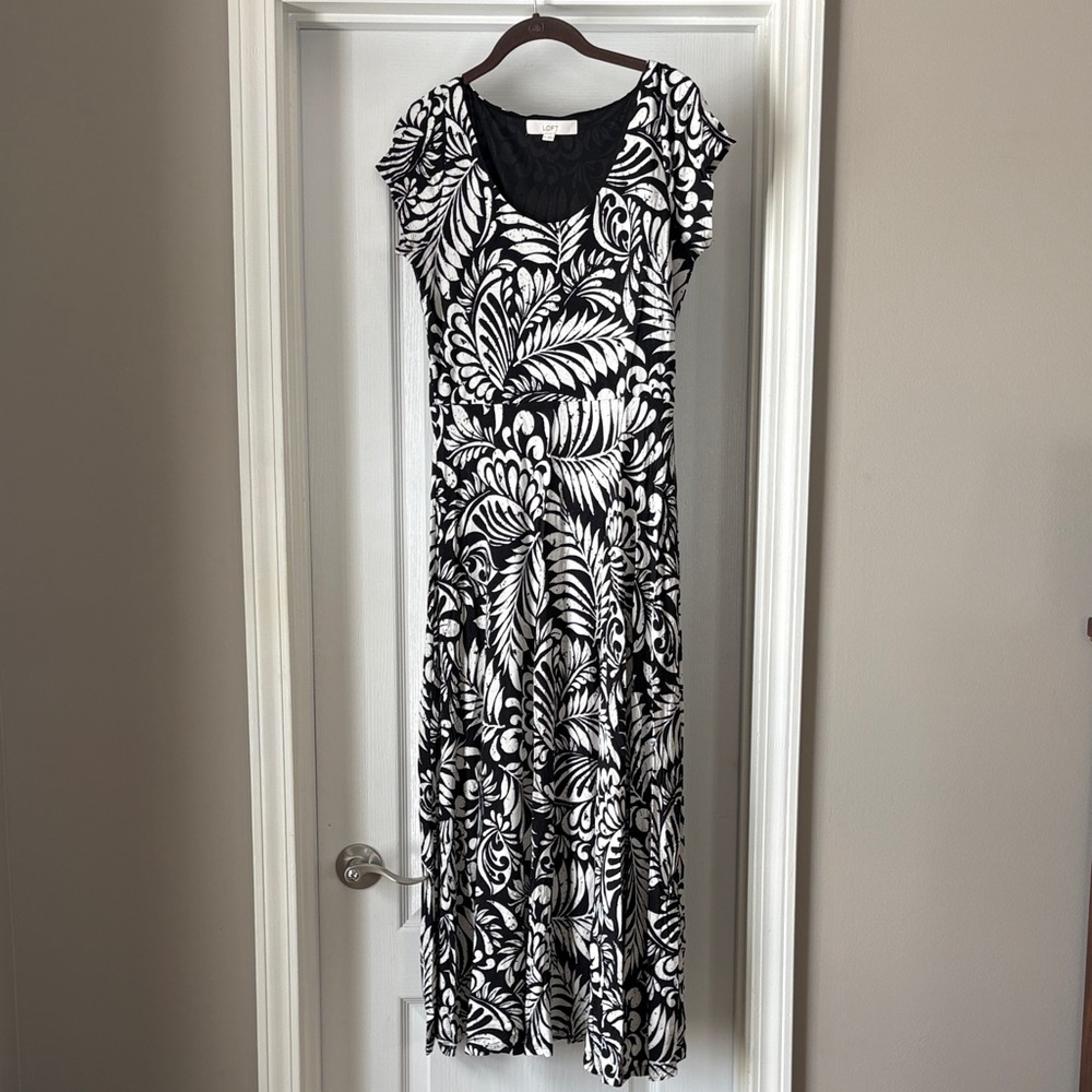 LOFT Palm Scoop Neck Midi Dress.